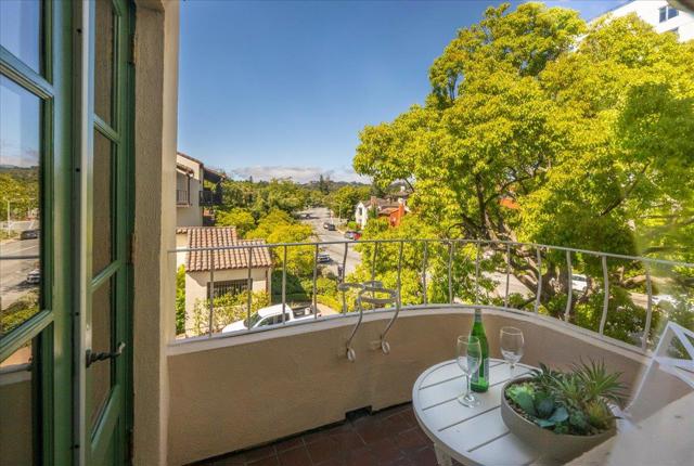 111 W 3rd Avenue, San Mateo CA: https://media.crmls.org/mediaz/f9e8e53d-69ba-4a14-9311-50b6af20a3d5.jpg