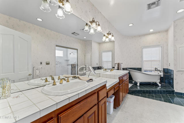 10885 Citrus Drive, Moorpark CA: https://media.crmls.org/mediaz/f9e9152d-bee5-4931-b5e8-5740002fdcac.jpg
