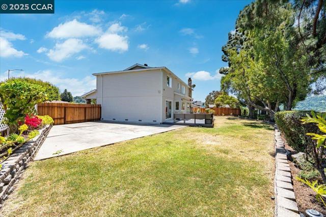 739 Devils Drop Ct, Richmond CA: https://media.crmls.org/mediaz/f9e9b66e-6d70-49e8-b6b1-8e873575fc15.jpg