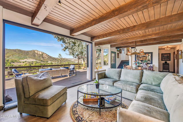 356 E Carlisle Road, Thousand Oaks CA: https://media.crmls.org/mediaz/f9e9e9f5-0844-4d8f-9468-939e2a0a1293.jpg