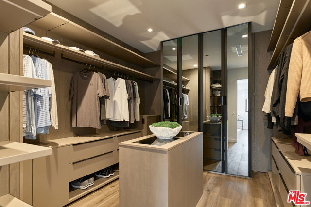 144 N Bowling Green Way, Los Angeles CA: https://media.crmls.org/mediaz/f9ea1709-6594-4924-9fd0-bb1b53322000.jpg