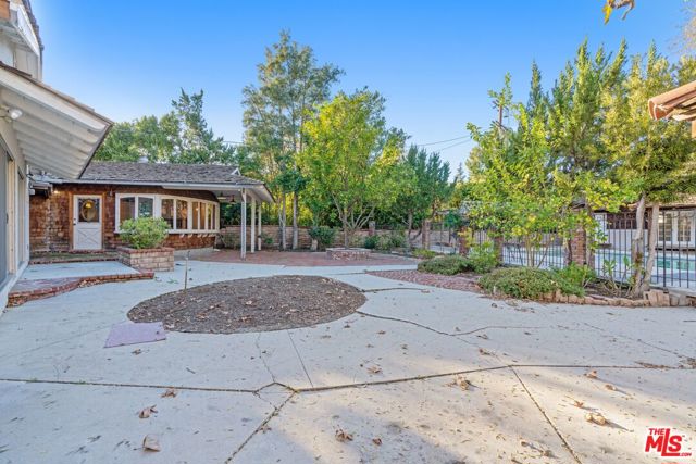 23121 OSTRONIC Drive photo 5