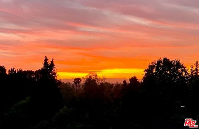 3631 Buena Park Drive, Studio City CA: https://media.crmls.org/mediaz/f9ebe9ab-8e10-49bb-a173-60694ade483e.jpg