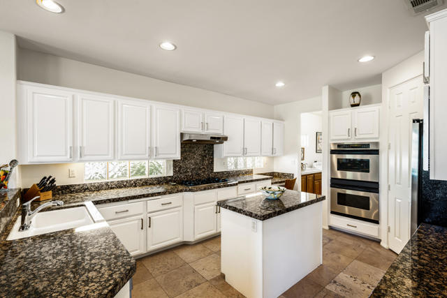 54580 Tanglewood, La Quinta CA: https://media.crmls.org/mediaz/f9ebeaa6-2eba-4810-9e06-0d59e27dfe9e.jpg