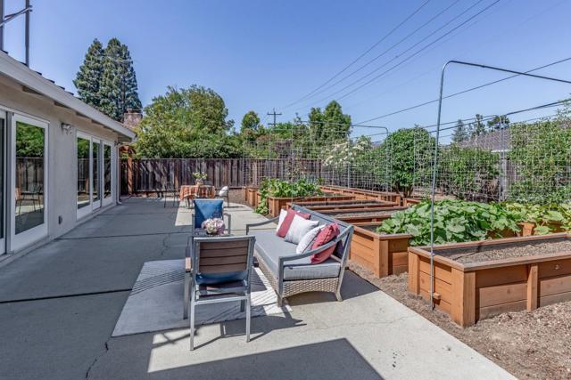 12457 BROOKGLEN Drive, Saratoga CA: https://media.crmls.org/mediaz/f9ec7679-11b8-47ec-8f9e-b75ad8857a48.jpg