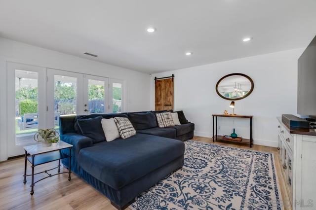 7634 Flag Lake, San Diego CA: https://media.crmls.org/mediaz/f9ec9f39-c817-496e-98c3-54341348d36d.jpg