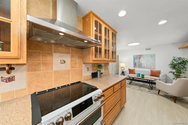 6667 Edmonton Ave, San Diego CA: https://media.crmls.org/mediaz/f9ecd842-c97f-4850-836c-4e50836e9fd8.jpg