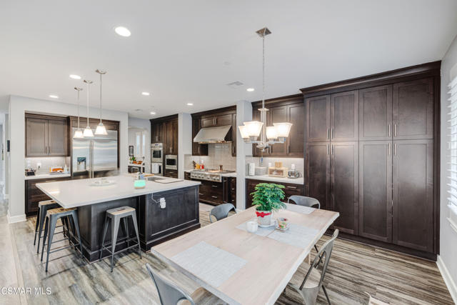 6923 Ridgemark Court, Moorpark CA: https://media.crmls.org/mediaz/f9ecdc56-c852-4885-a07d-e1f6925b98e2.jpg