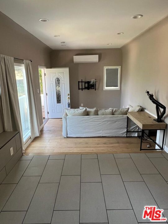 6901 Cahuenga Park Trail, Los Angeles CA: https://media.crmls.org/mediaz/f9ecfed3-5474-46fe-ad4f-ffb1b21a2d41.jpg