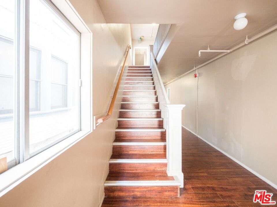 https://media.crmls.org/mediaz/f9ed117c-45ea-40af-987d-842a3955b7fa.jpg?preset=X-Large