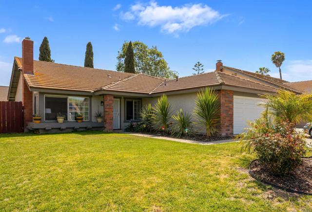 Detail Gallery Image 3 of 31 For 4413 Point Degada, Oceanside,  CA 92058 - 4 Beds | 2 Baths