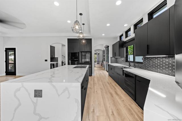 3160 Goldfinch St, San Diego CA: https://media.crmls.org/mediaz/f9ed7be2-5835-431e-bfae-90a6a85ffb2e.jpg