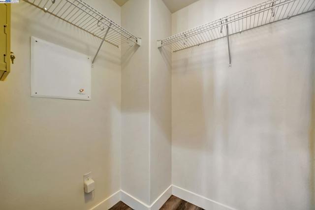 4222 Clarinbridge Cir, Dublin CA: https://media.crmls.org/mediaz/f9edca86-758b-404f-9a2c-9f0c1282892b.jpg