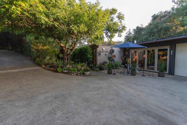 3216 Fair Oaks Ln, Spring Valley CA: https://media.crmls.org/mediaz/f9edd40b-fbde-4f01-a446-97e16b386db5.jpg