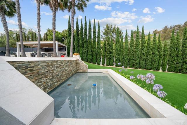 Detail Gallery Image 4 of 50 For 7713 Esterel Dr, La Jolla,  CA 92037 - 5 Beds | 5/1 Baths