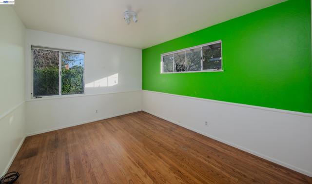 1785 Holly Ave, Menlo Park CA: https://media.crmls.org/mediaz/f9ef08e7-51f6-408b-855f-5e2930fa4ac9.jpg
