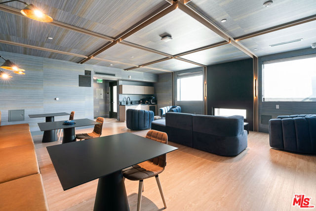 3688 Overland Avenue, Los Angeles CA: https://media.crmls.org/mediaz/f9ef0e21-a65f-4577-b402-c25296de4ec3.jpg