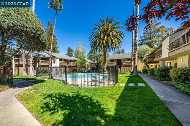2742 Oak Rd, Walnut Creek CA: https://media.crmls.org/mediaz/f9ef684b-617d-4a3b-8a2a-d4d716347e30.jpg