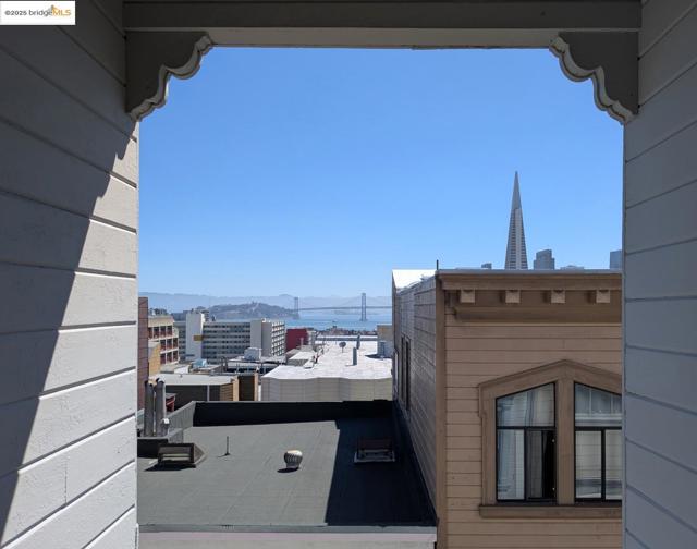 49 Auburn Street, San Francisco CA: https://media.crmls.org/mediaz/f9efd3d1-3762-400f-9ce8-5a4c0656f6b8.jpg