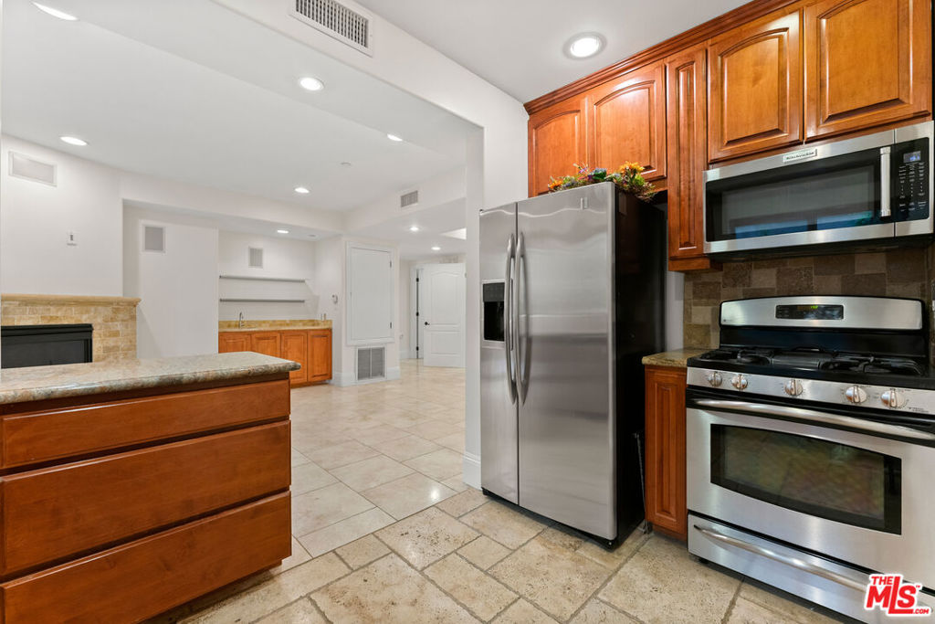 16123 W Sunset Boulevard #101