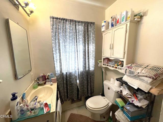 136 S Roosevelt Avenue, Oxnard CA: https://media.crmls.org/mediaz/f9f10124-122c-4ff6-a4ea-6e76300119f0.jpg