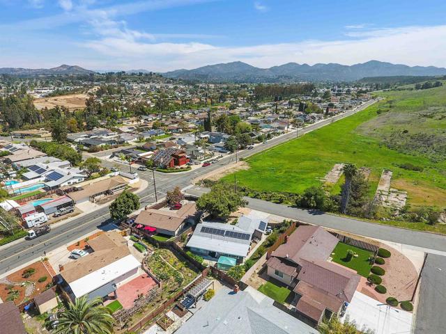 12710 Montauk St, Poway CA: https://media.crmls.org/mediaz/f9f14975-b606-4a63-a128-34c8dec40c11.jpg
