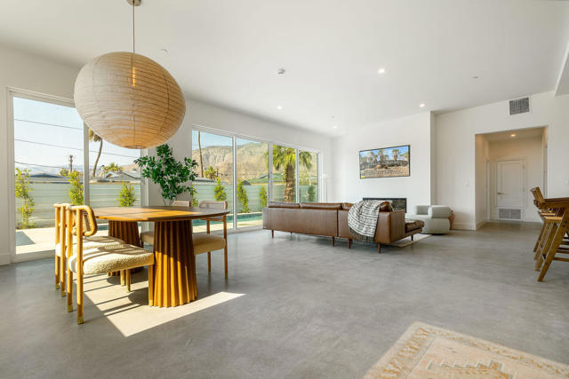 361 W Sunview Avenue, Palm Springs CA: https://media.crmls.org/mediaz/f9f252f8-f255-4a2f-adc9-f5f7329a08fc.jpg