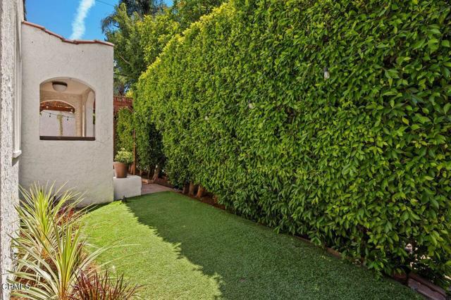 7567 Rosewood Avenue, Los Angeles CA: https://media.crmls.org/mediaz/f9f2b452-ed98-4f56-8a71-961eb2038a68.jpg