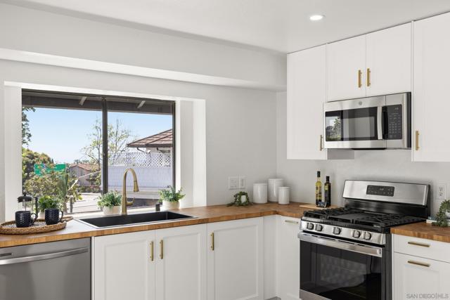 Image 11 of 37 For 863 Violet Ct