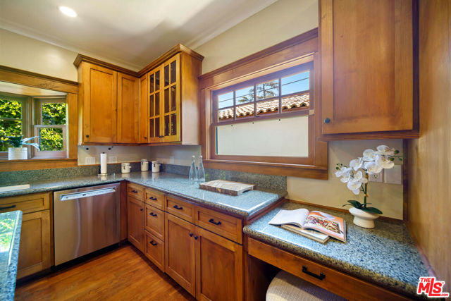588 N Gower Street, Los Angeles CA: https://media.crmls.org/mediaz/f9f35126-4210-497d-bc9c-d1048efb8398.jpg