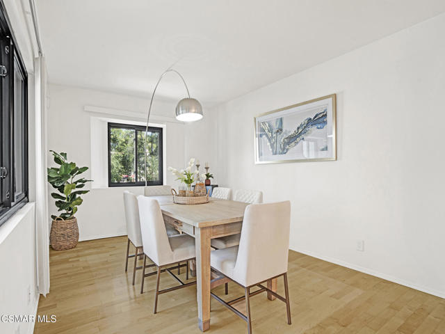 1206 S Westlake Boulevard, Westlake Village CA: https://media.crmls.org/mediaz/f9f36c26-4706-4619-811b-6875c466d580.jpg