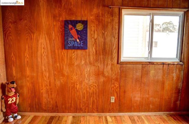 Image 31 of 46 For 986 Kains Ave