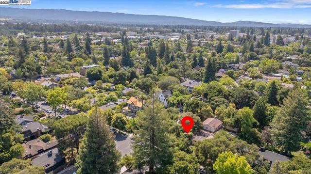 405 Kingsley Ave, Palo Alto CA: https://media.crmls.org/mediaz/f9f3d516-08b1-4218-be5d-1ea08b20240a.jpg