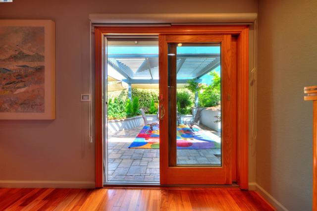 6291 Calle Fuego, Pleasanton CA: https://media.crmls.org/mediaz/f9f43b30-5ab5-4ea3-b988-a6fc6882fe94.jpg