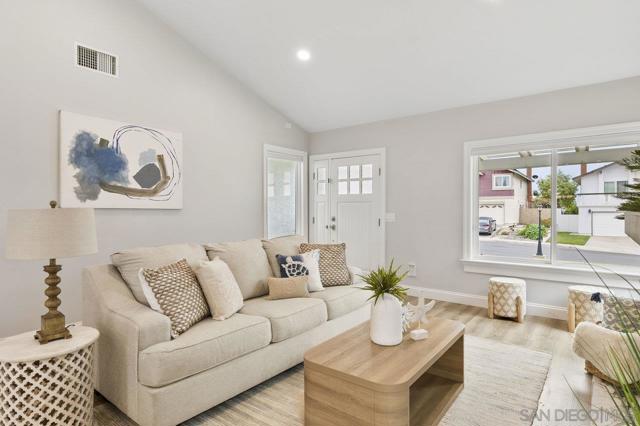 8924 La Cintura Ct, San Diego CA: https://media.crmls.org/mediaz/f9f4ec2d-ae1d-48f3-b0e0-dc29f4119b26.jpg