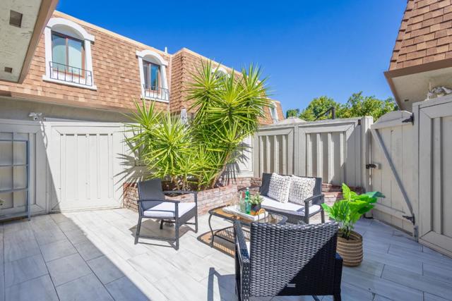 707 Webster Street, Palo Alto CA: https://media.crmls.org/mediaz/f9f4f302-e635-4548-a85b-8481125408ed.jpg