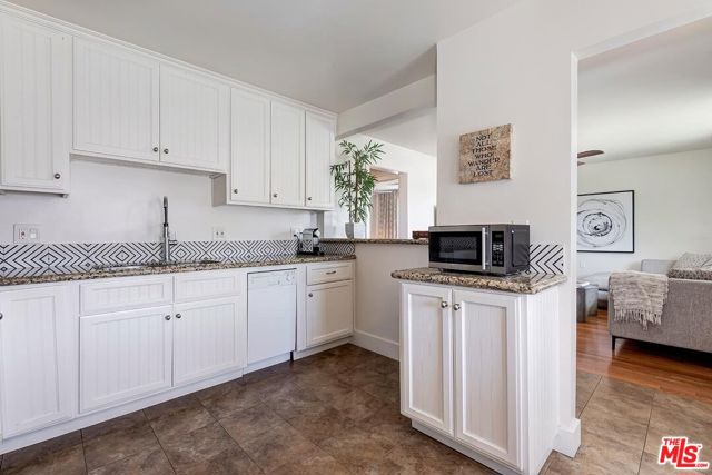 4417 Campbell Drive, Los Angeles CA: https://media.crmls.org/mediaz/f9f5386c-29c4-4ddb-b8c2-988c2bd8e60a.jpg