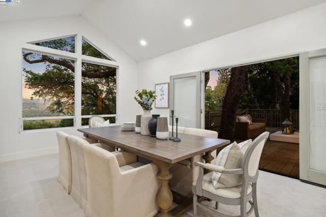 361 Castle Crest Rd, Alamo CA: https://media.crmls.org/mediaz/f9f5493f-1aeb-4e55-90c4-3c4c024832ac.jpg
