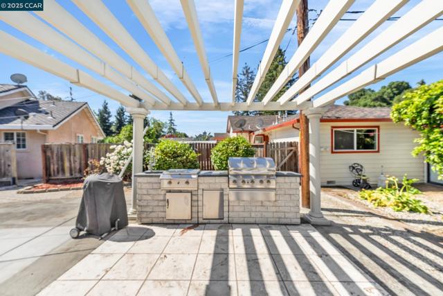18127 Madison Ave, Castro Valley CA: https://media.crmls.org/mediaz/f9f54e1c-547e-44ca-95d7-460bf7b16e5d.jpg