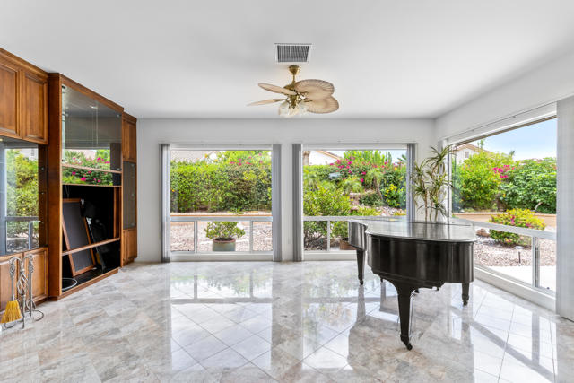 78368 Sunrise Canyon Avenue, Palm Desert CA: https://media.crmls.org/mediaz/f9f54ed6-4fea-4de5-9544-e9b81c3f85ac.jpg