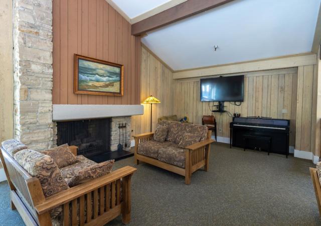 19113 Vineyard Lane, Saratoga CA: https://media.crmls.org/mediaz/f9f55086-18d4-4ec3-92bd-92d28740a073.jpg