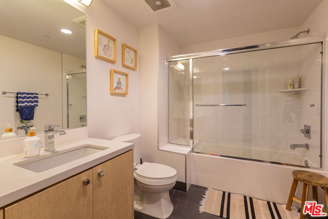 4240 Laurel Canyon Boulevard, Studio City CA: https://media.crmls.org/mediaz/f9f57277-f948-4d2d-b2a8-fc51954a0337.jpg
