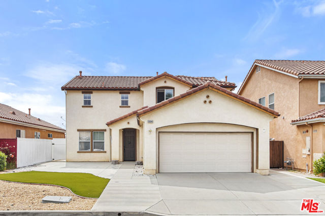 13041 Mesa Verde Way, Sylmar CA: https://media.crmls.org/mediaz/f9f5c49f-4538-4f26-8c95-56f8a625a39b.jpg
