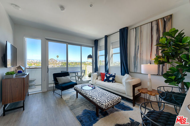 2929 pennsylvania Avenue, Santa Monica CA: https://media.crmls.org/mediaz/f9f5d9d1-7da4-4f5a-9168-b028acafecc8.jpg