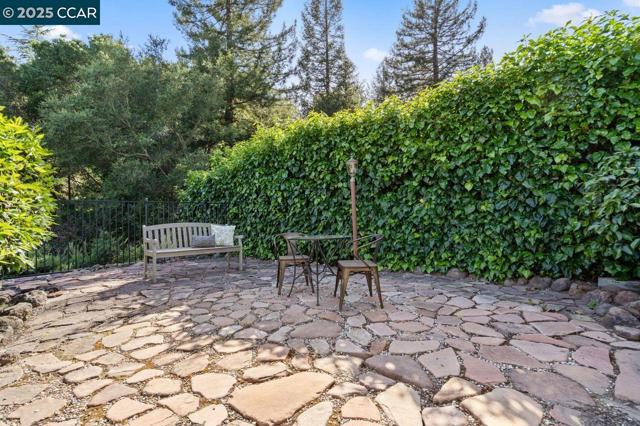 23 Lost Valley Dr, Orinda CA: https://media.crmls.org/mediaz/f9f62d06-061c-4e48-bd01-287b62e8fb77.jpg