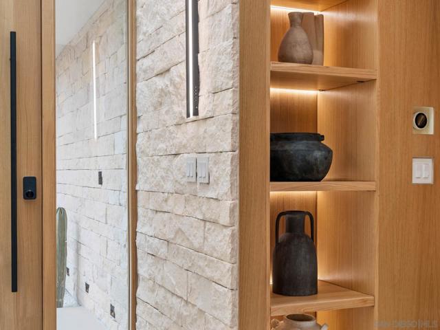 7372 76 Fay Ave, La Jolla CA: https://media.crmls.org/mediaz/f9f66959-2b48-4bae-b74a-9a6023e7c046.jpg