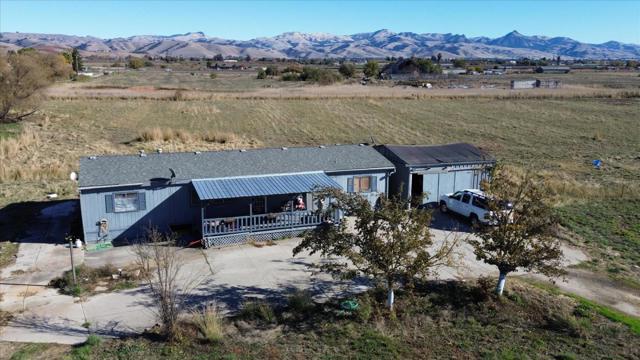 1204 Shore Road, Hollister CA: https://media.crmls.org/mediaz/f9f68a57-0ed2-4def-bd6c-ec21394754b9.jpg