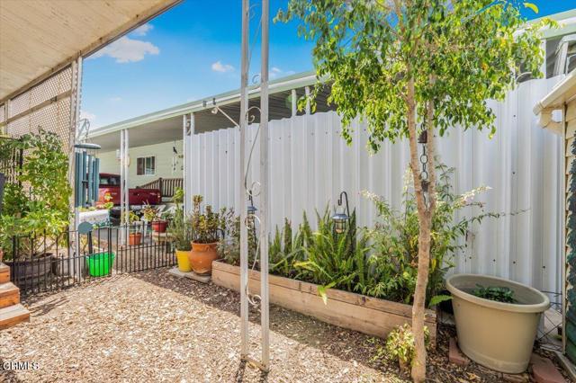 1500 Richmond Rd, Santa Paula CA: https://media.crmls.org/mediaz/f9f6f8ee-bb8e-4448-b160-71671873d88b.jpg