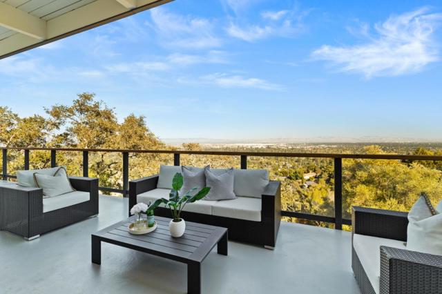 760 Loma Court, Redwood City CA: https://media.crmls.org/mediaz/f9f82e7c-30dd-46c2-bab2-9199ccecb42e.jpg