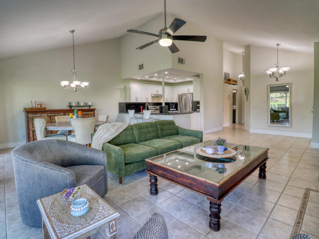 Image 12 of 52 For 77897 Woodhaven Drive